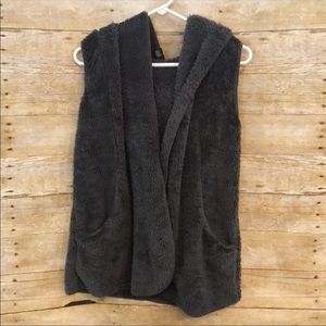 Women’s forever 21 Fluffy Vest Size Medium